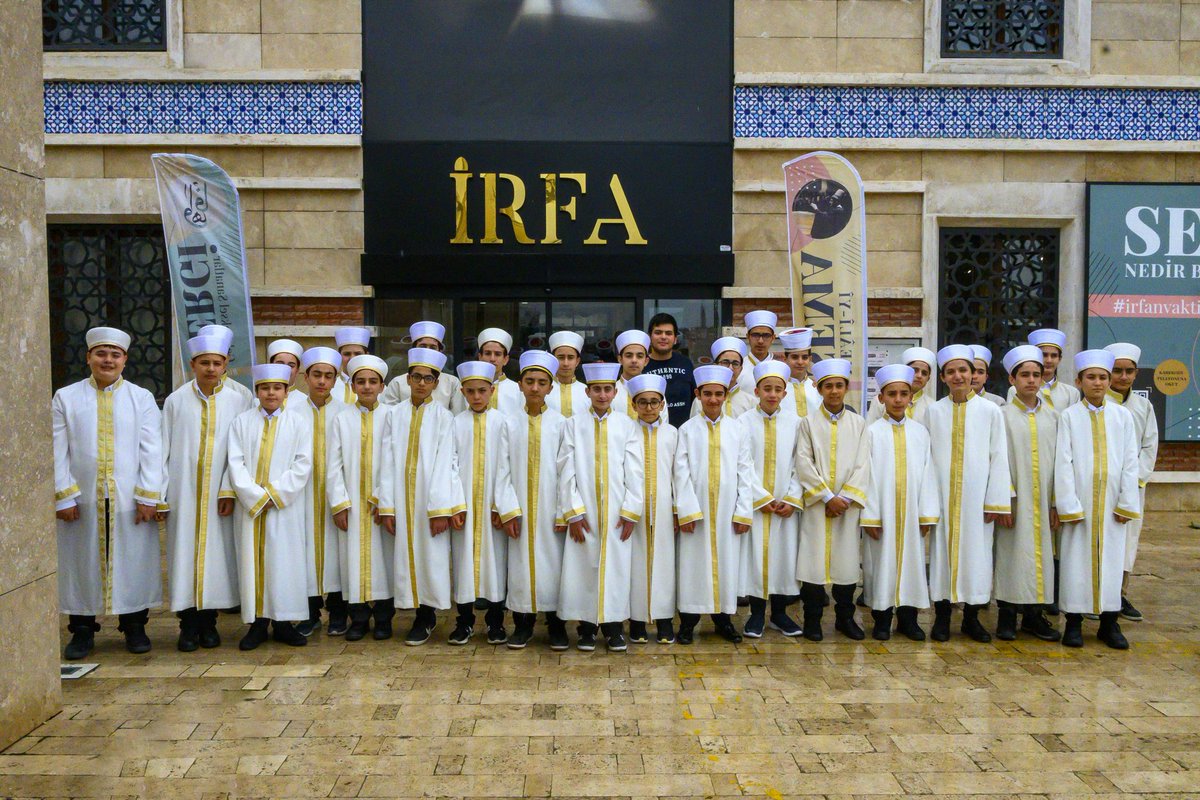 irfanmedeniyeti's tweet photo. Ahmet Hazım Uluşahin İmam Hatip Ortaokulu Hafızlık projesi öğrencileri İRFA atölyelerini ziyaret ederek Postnişin M.Fatih Çıtlak ile bir süre sohbet ettiler.

#canımirfa
#DostlukVakti
#ŞebiArus
#Konya
#HzMevlana
#hafız 
@tckulturturizm
@konyabuyuksehir
@insanveirfan https://t.co/8lyRds8grx