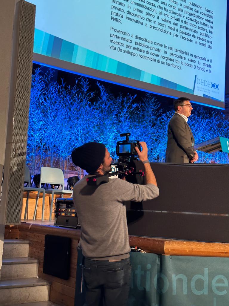 #𝐃𝐄𝐃𝐄𝐂𝐎𝟐𝟎𝟐𝟐 #𝐓𝐡𝐞𝐄𝐧𝐝
Siamo alla fine di 2 giorni di condivisione, formazione e soprattutto 𝐬𝐭𝐨𝐫𝐢𝐞.
Un evento sul turismo senza parlare di turisti ma di luoghi per comunità.

Ci vediamo l'anno prossimo? 
#DEDECO22 #maneggiareconcura