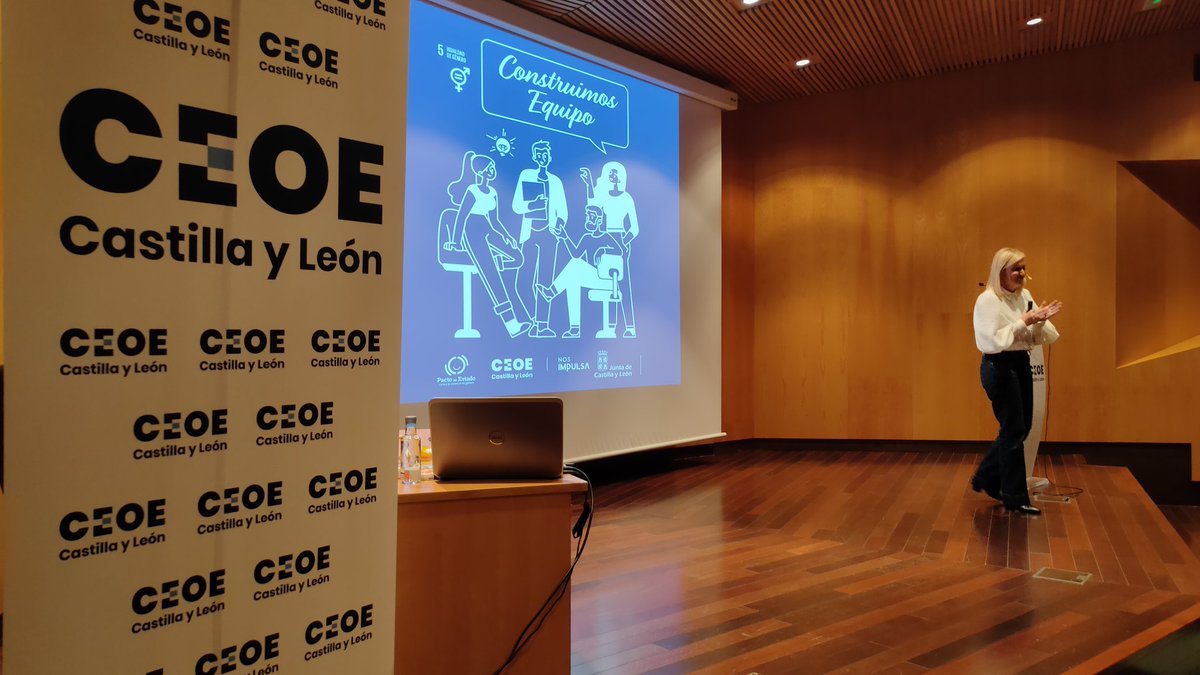 ceoe_cyl's tweet photo. @angela_demiguel inaugura la Conferencia "Construimos Equipo" que hemos organizado desde @ceoe_cyl en colaboración con @jcyl.
🔵 Susana Domínguez @dominguez_hola, bajo el programa @MentesExpertas, nos da las claves para crear equipos "desde la dispersión a la unidad". https://t.co/hLxRXyat9l