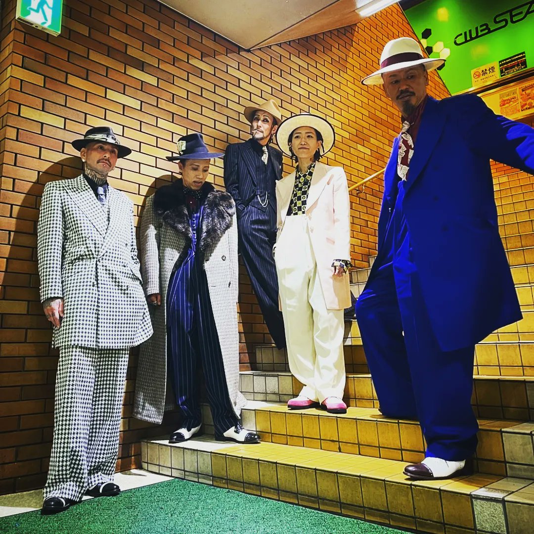 kenjinakatani's tweet photo. 世の男たちを格好良くしたい粋なバーバーたちのイベント
Donnie Hawley&amp;Layrite Deluxe
the Traditional Barber Battle Japan 2022

若い人たちも巻き込んで
素敵なイベントでした
#TTBB
#layrite 
#juveniledelinquent
#zootsuit
#ズートスーツ https://t.co/TR1HSJHu9P