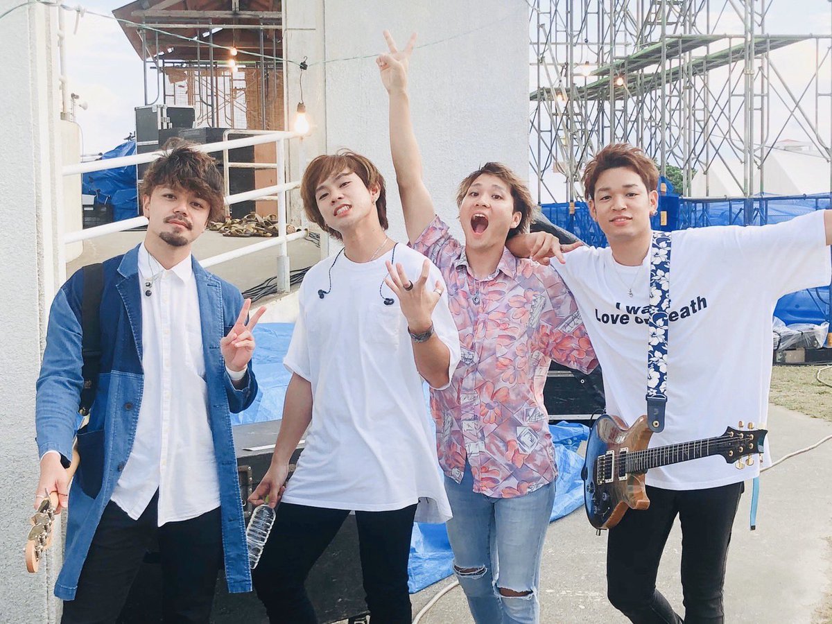 pfam7's tweet photo. 【読谷祭り】
物心付く前から毎年行っていた地元の祭りの一番大きい舞台に立つことが出来た。
最高に気持ちいい舞台で楽しかった!!!!
読谷村大好き〜:)

しょーやおぢさん

 #思い出の写真
 #PFAM解散ライブ
 #12月18日 https://t.co/bA6WGUprbT