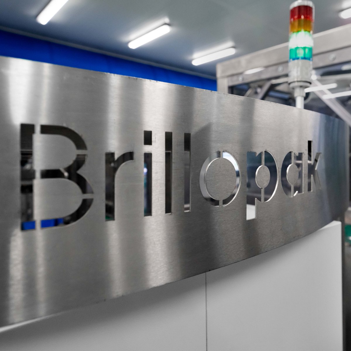 Brillopak's tweet photo. When envisaging automated #packaging lines, understanding "the bigger picture" may well define success or failure. Find out what happened at @Morrisons ' fresh produce centre of excellence at Thrapston. Read the article here https://t.co/2HxCa6KekT https://t.co/mHKnQwEb7v