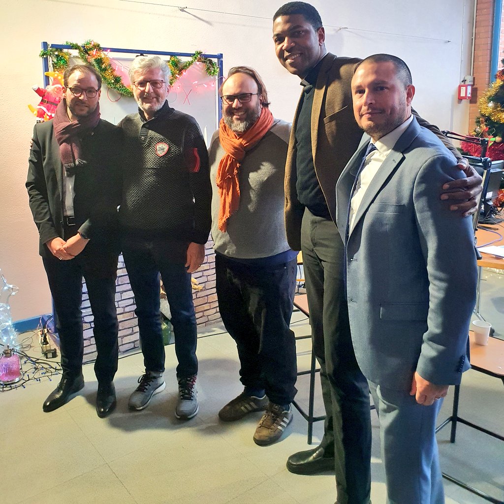 CToupets's tweet photo. 📸JOURNÉE DE LA #LAÏCITÉ, retour en images! 
🤝Pour faire coexister nos singularités dans le respect de la #liberté de chacun &amp; des #valeursrépublicaines qui nous unissent. MERCI à nos équipes &amp; à nos partenaires qui travaillent à éclairer les consciences de nos élèves!
@vaureal https://t.co/k1f4f1f86k