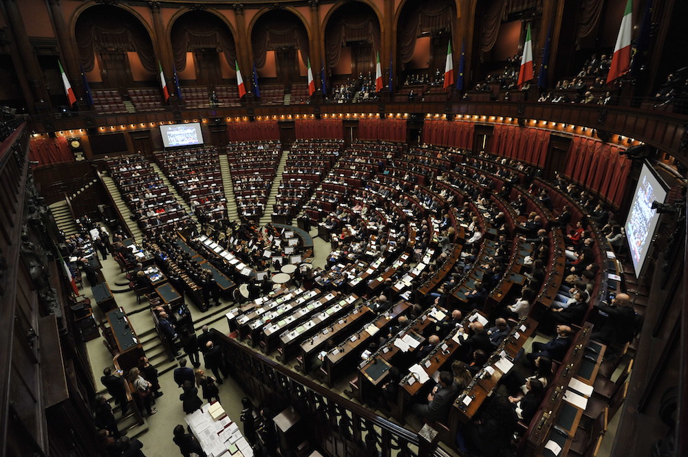 ESComunicazione's tweet photo. Alle 15 in Aula di @Montecitorio il question time con i ministri @Antonio_Tajani @minGiustizia, @FrancescoLollo1 #Mipaaf e #Giorgetti @MEF_GOV 

Si parlerà di
🇮🇷#Iran 
🍋comparto ortofrutticolo
🇪🇺MES
🏦accesso al credito
💰cuneo fiscale

Diretta👉📺https://t.co/Z9DoFYAkQ2 https://t.co/7WKDYX1Amj