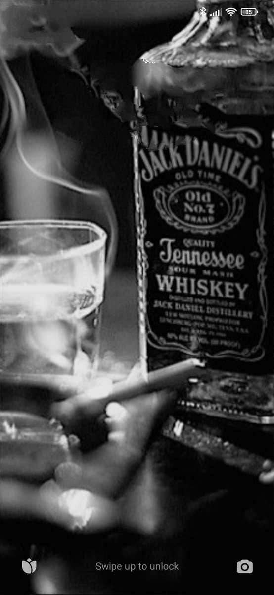 ごめんなさい、お酒とブルースミュージックが好きなので、画面はまさにウィスキーブルース。。。
#これ見た人はロック画面を晒す 