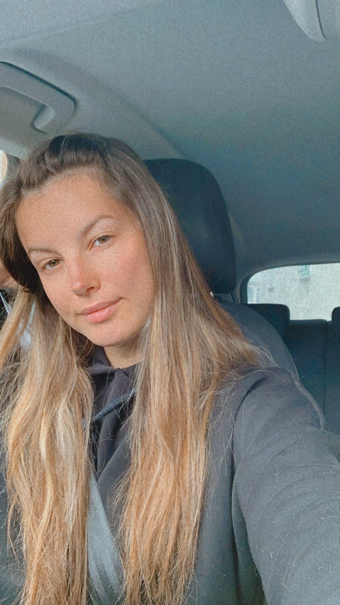 Hi friends, I fell out a little as I work and at night, no energy left. But I am still here and I wish you a good day ❤️