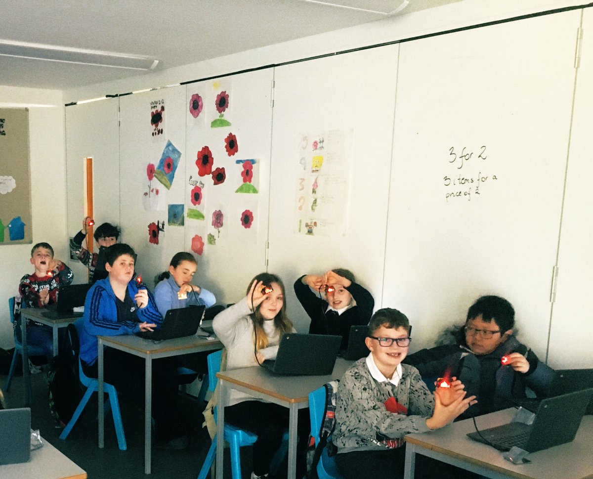 MrsSmithAHT's tweet photo. Trying to gain a little heat from our flickering candles π― @microbit_edu @DigiLearnScot #microbitScot https://t.co/Yg5IRpyKrC