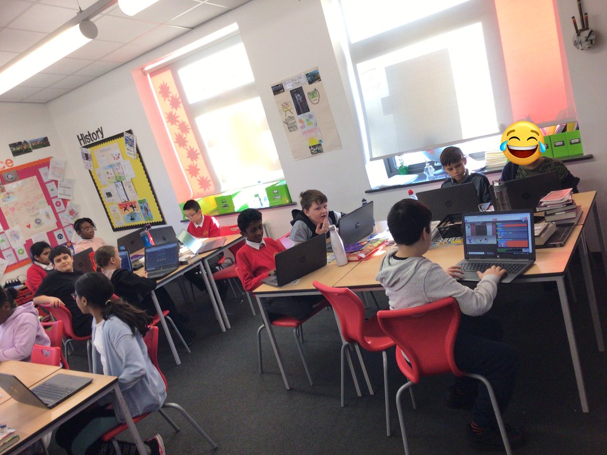 NewParkPrimary's tweet photo. 6W enjoying a coding lesson this morning, with the children programming their own games. #NP_computing https://t.co/KGaLpystrJ