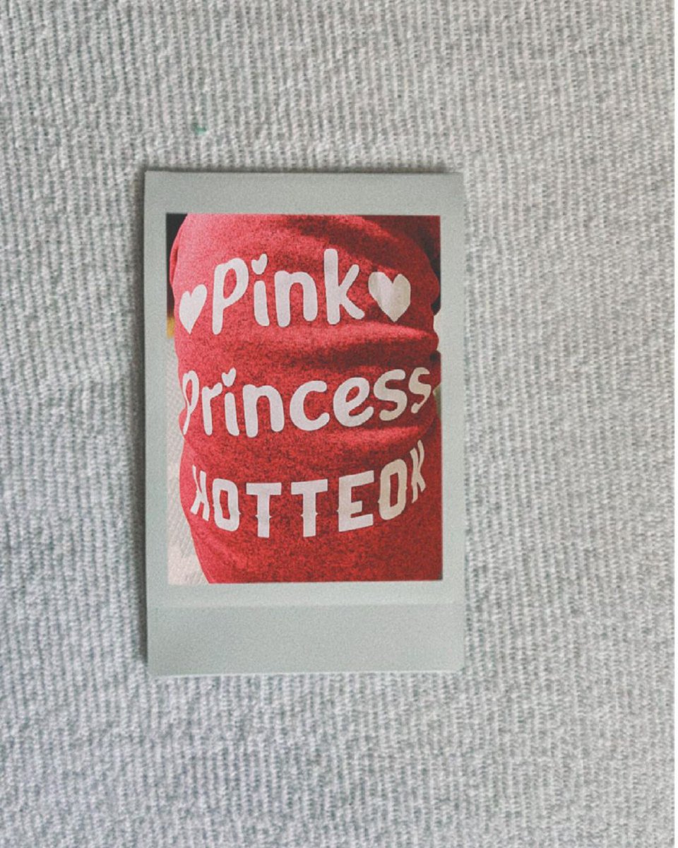 oxt5HTDa's tweet photo. Hotteok is the real pink princess💓💓😂
#SongJiHyo  #송지효 
@my_songjihyo ig update https://t.co/DSGqFhEL82