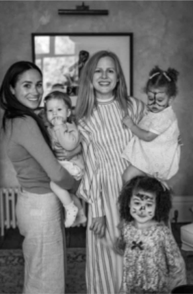 SandiToller's tweet image. This was the pic of #lilibucks birthday  party! The grass pic was a pic "taken" to commemorate her "outing".
Imho I wouldn't believe anything #Gingermegs  say or do. 
Misha posted these pic as his family were the only guests "apparently ". againt all "smokes n mirrors". 🤡