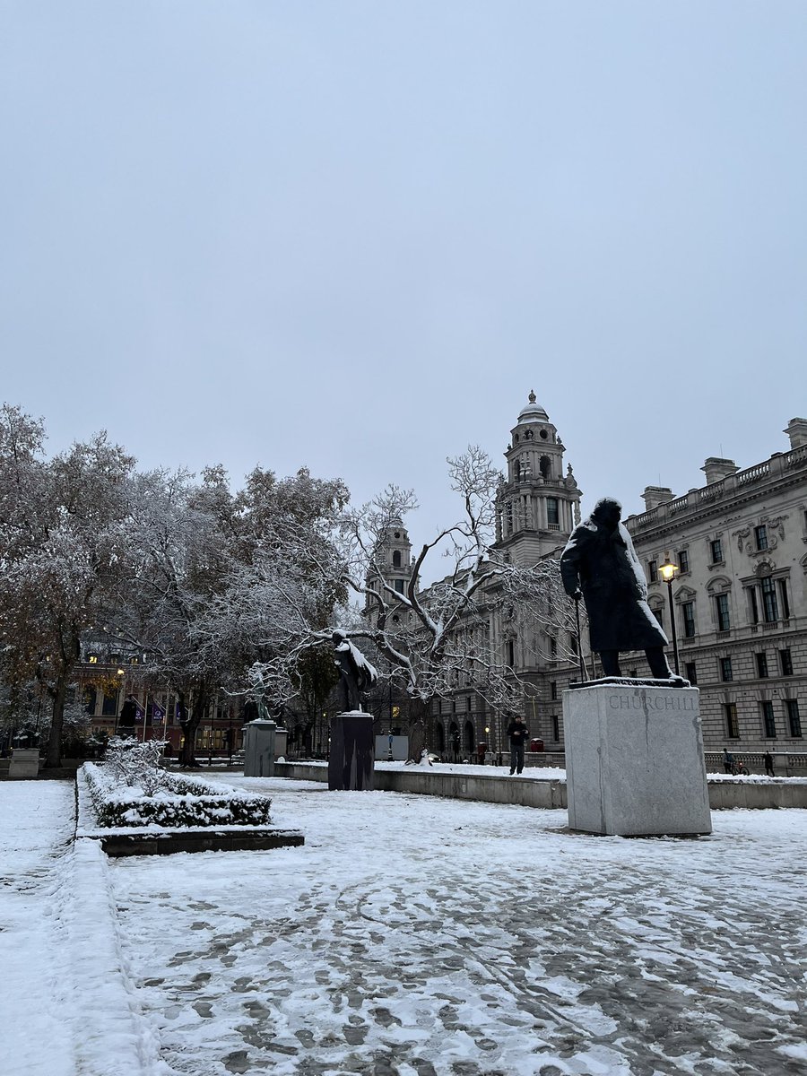 Felicitaciones <a href="/JMBenavente/">JoseMiguel Benavente</a> <a href="/ameirov/">Andres Meirovich B.</a> x el lanzamiento del primer fondo de Hidrógeno verde entre <a href="/Corfo/">Corfo</a> y Genesis Ventures! 

En línea por lo anunciado por el ministro <a href="/mariomarcelc/">Mario Marcel Cullell</a> durante el #ChileDay - una gran oportunidad invertir en Chile y liderar la transición energética