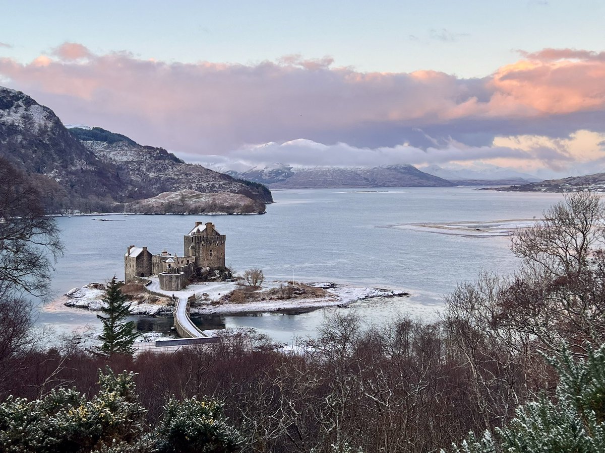 Just because you can never have too many photos of Scotland in the snow! #WinterWonderland #eileandonancastle #Scotland #visitscotland