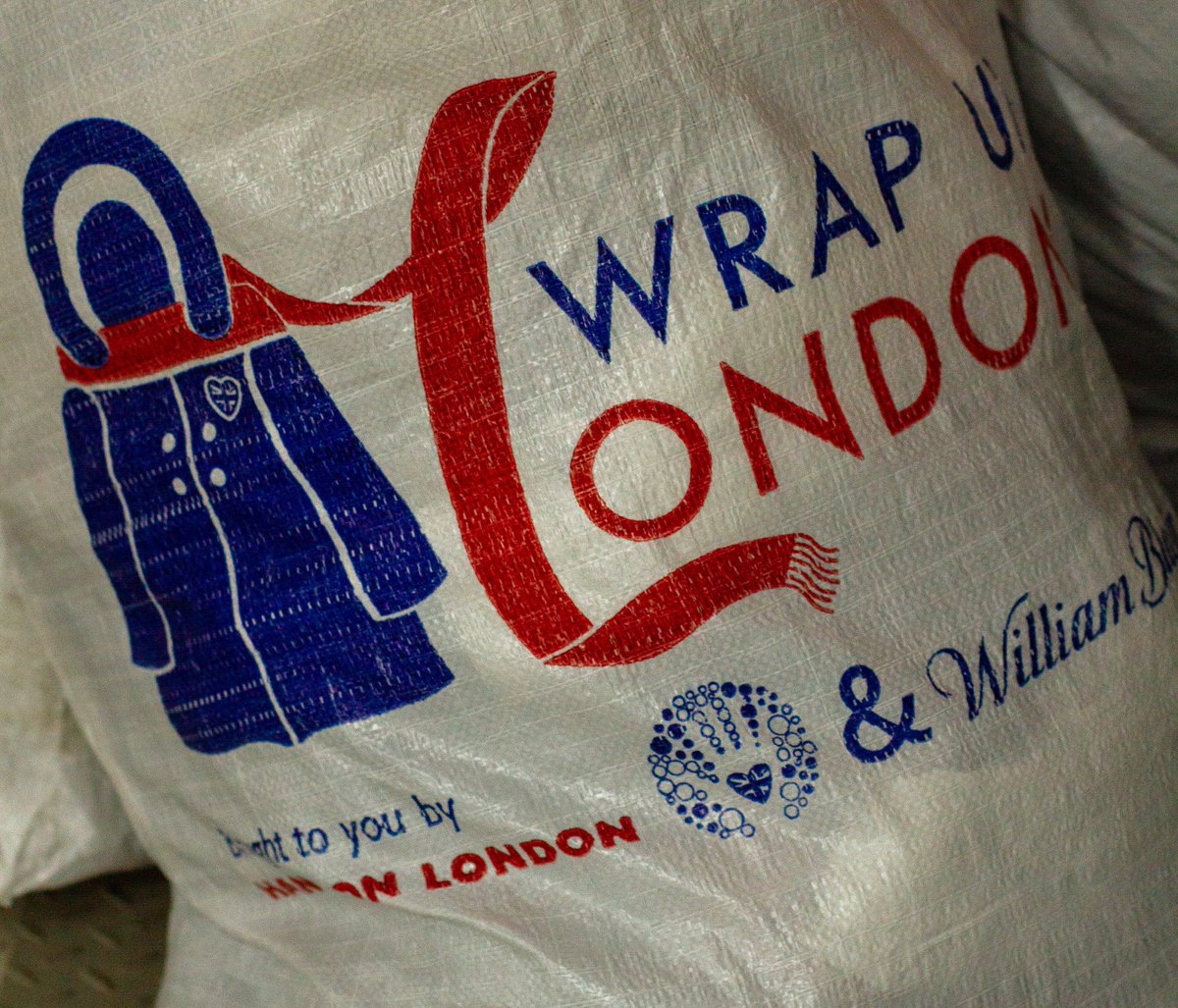 hmpps's tweet photo. πΈ Meet Phil @LondonPS_CP Supervisor and Jon from @WrapUpLondon.
Offenders on community payback have been working with WrapUp London sorting and packing over 15,000 coats donated by the public to people in need.
Great work @LDNProbation π§₯ https://t.co/MIq9UzWhtp