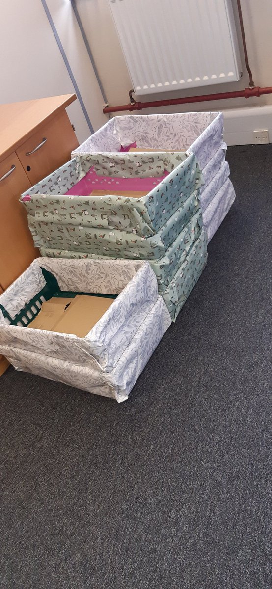 michelle16bates's tweet image. Supporting young care leavers by home fire safety and winter water safety advice.
Packing hampers to help with the cost of living so people have food for Christmas #youngpeople #CostOfLivingCrises #winterwater #safety  @RightResCIC @northantsfire