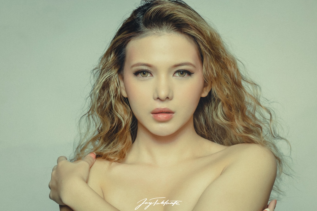 Glow up. 

Make-up: Kiko Escobar
Model: Pomponmy 

#photography #jaytablantephotography #jaytablante #models  #women #headshot #conceptshot #beauty