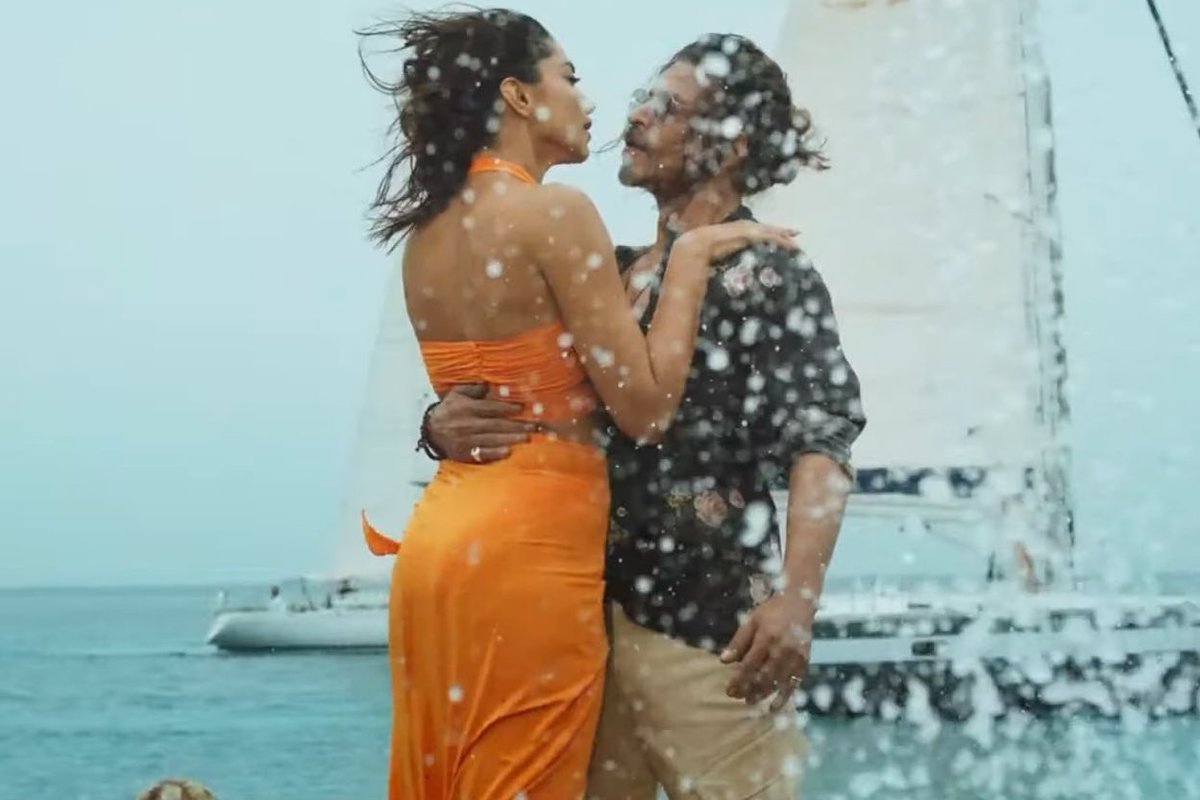 JoySRKian_2's tweet photo. Neutral ko song pasand aagya hai ab ise rokna mumkin hi nahi naa mumkin hai 

No 1 Song Besharam Rang https://t.co/xrmdLbYwyN