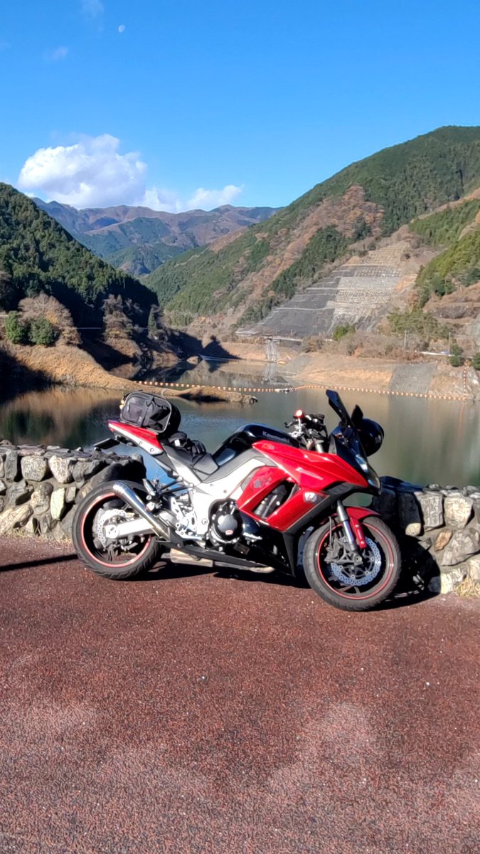 Z1000SX5's tweet photo. 本日215キロ!
有間ダム納めしてきました😁
良い天気に恵まれ気持ち良く走って無事帰宅🏍️
で、結局何が言いたいかと言うと後1ヵ月もしたら有間ダム行ってるんだろうなってコト https://t.co/KPLNVQeJ8V