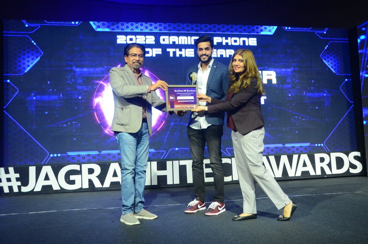 nipunmarya's tweet photo. Adding another feather to the cap. Team #iQOO is proud to receive the #HiTechAwards 2022 for #iQOO9T as the ‘2022 GAMING PHONE OF THE YEAR’ 🏆. Congratulations to the entire #iQOO fam ♥️ for this incredible feat!! https://t.co/N7SAWwQ1CI
