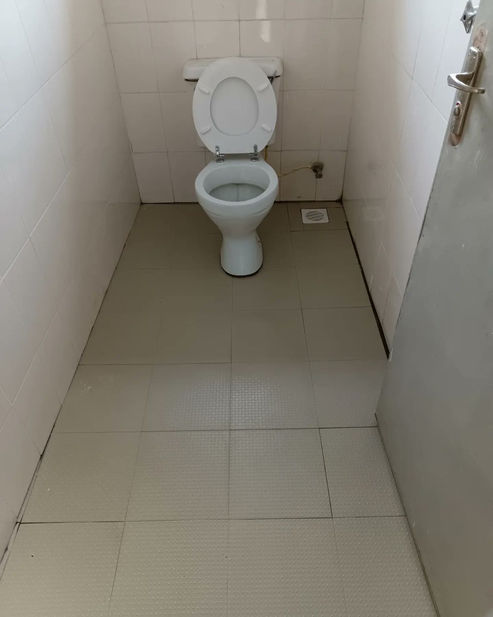SMamacleaning's tweet photo. Before and after 
We are keen on what detergents we use on your tiles. 

Call us for deep cleaning of your houses and commercial spaces. 0704691088/0713468922

#simplyspotless 
#kisumu 
#kisumucity
#spiritofkisumu https://t.co/IeRty5Zeni