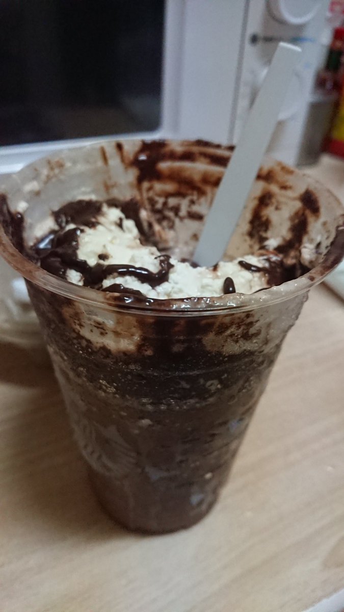 ayatiful's tweet photo. Hmmm.. Hindi ba ang frappe ay isang  malaking ice scramble. 🤔 https://t.co/EEuNXthWeM