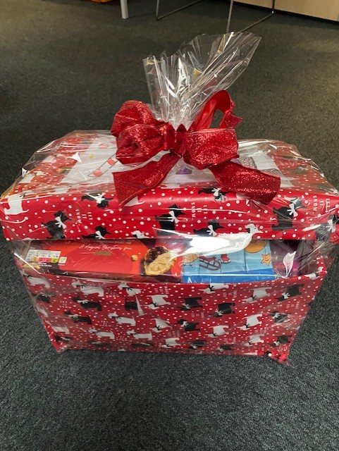 WisemanEaling's tweet photo. Many thanks to our brilliant chaplain and her team for preparing food hampers for our Wiseman families. The spirit of Christmas is flourishing in Ealing. @EalingLearning @EalingFoodbank @EalingSoup  @CaritasFood @WestminsterJP @CAFODWestmin @CardinalNichols @WisemanFaithLif https://t.co/vUEhiCg4v8