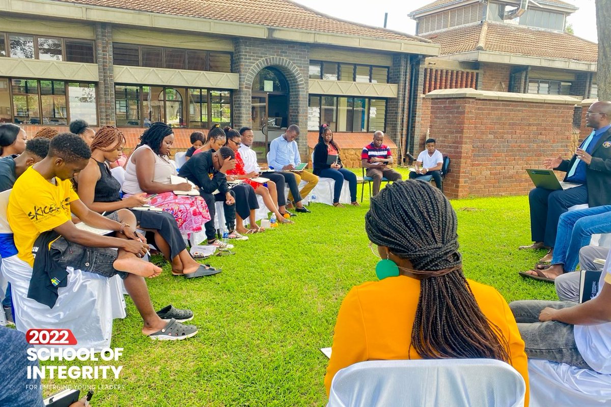 Understanding the approaches and mechanisms in place to fight corruption in #Zimbabwe and how they work, insightful session led by #ZACC. #corruptioneverywhere <a href="/accountlabzw/">Accountability Lab Zimbabwe</a> @WalpeAcademy1 #corruptionmustfall <a href="/jsnetzim/">Journalism Students Network Of Zimbabwe 🇿🇼</a> <a href="/TanyaMuzinda/">Tanya Muzinda</a> #TransparencyInternational  #accountability