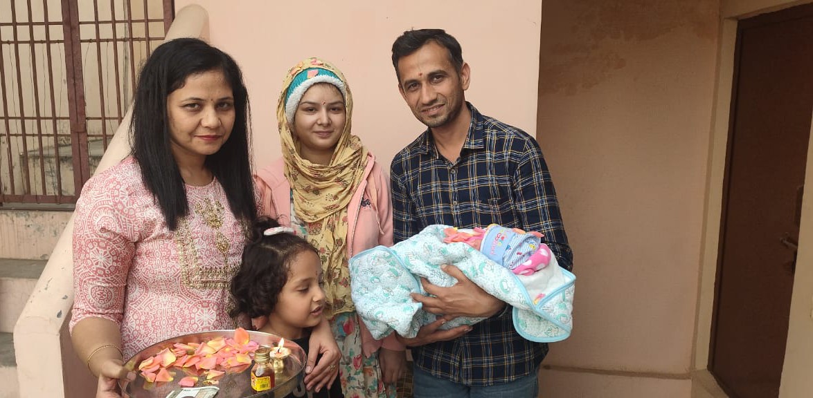 Iam_Prince1501's tweet photo. Good afternoon to everyone.
Geetings of the day!
Today all of us in the family did a program to welcome the cute little girl.
#Newborn #Babygirl #Welcomeprogram https://t.co/ZQJx2mbIYm