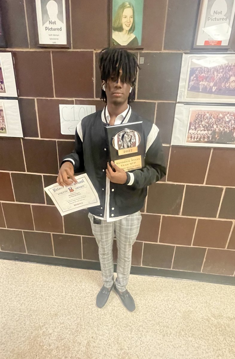 kendrickMyles5's tweet photo. team mvp!FIRST TEAM ALL DISTRICT this wat I picture as ah kid nobody kno how hard I worked fa this 💯 @ByronWADE17 @jkleesportz @RecruitLouisian @HBCUrecruit https://t.co/rs22XiDnBc