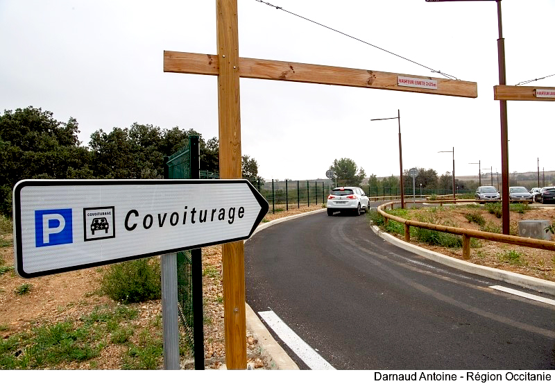 Occitanie's tweet photo. 🚗 Le #covoiturage, ça roule en #Occitanie !
Pour réduire la facture des voyageurs et limiter la #pollution, la #Région propose une aide aux covoitureurs. Encore une mesure pour développer les mobilités vertes 💚
👉 https://t.co/QIkMjJQEyL
_
@CaroleDelga https://t.co/rUlR2I4Fi3