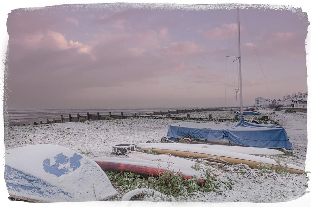 Boats #whitstable #greatbritishcoast #beach #creativity #coast #snow #winter #cold #coastline #sunrise #morning @thewhitwhistler @GoWhitstable @WhitstableLive @VisitCanterbury