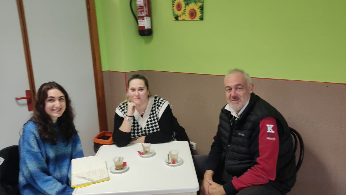 Ayer tuvimos el placer de recibir a César Bueno, encargado de realizar espectáculos de magia. En esta reunión, estuvimos hablando sobre la realización de uno que sea complementario del congreso que realizaremos en Santillana del Mar sobre Calderón de la Barca.✨