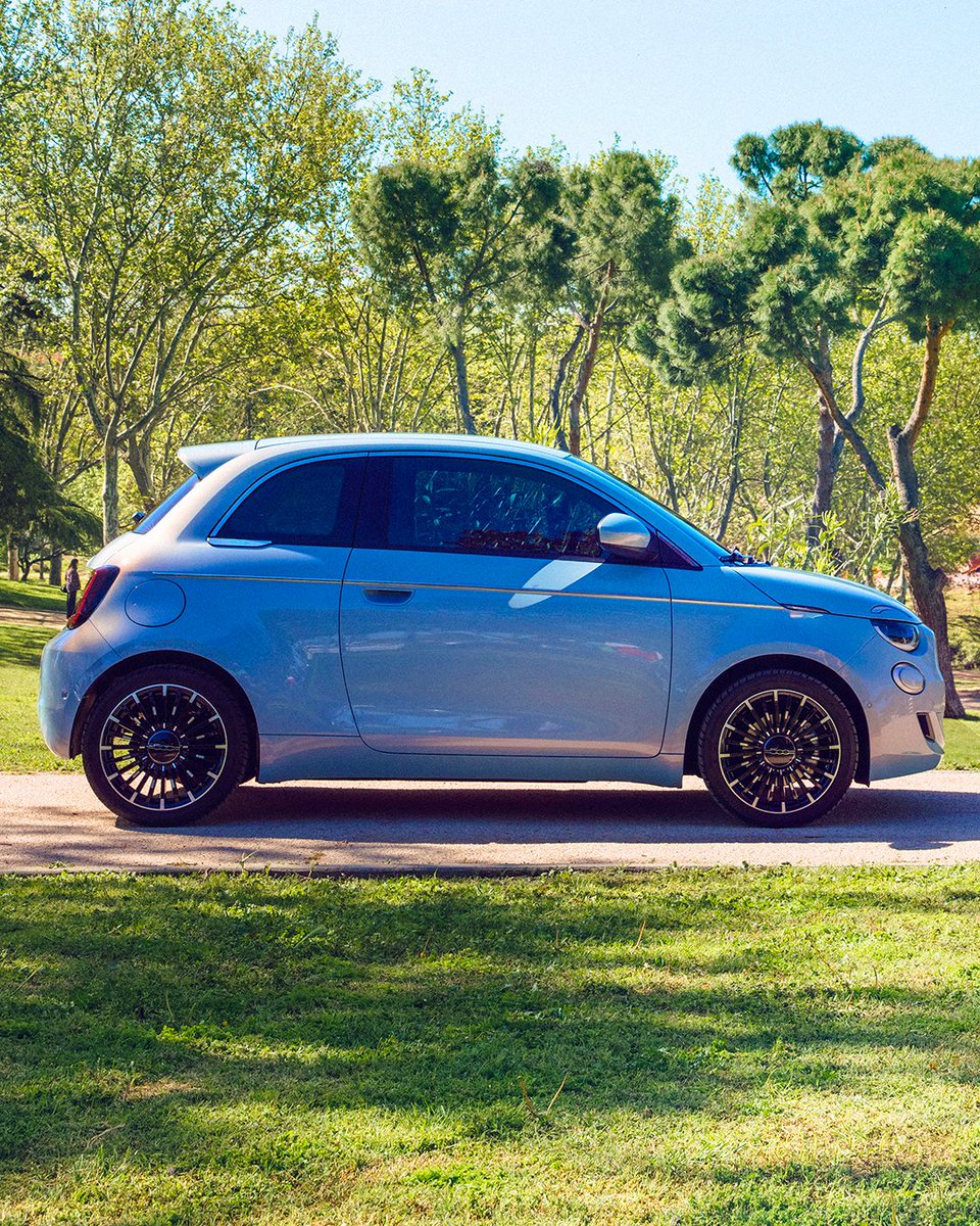 FiatGreece's tweet photo. Βάλε χρώμα στη ζωή σου και άλλαξε τη διάθεση σου με το NEO 500 ηλεκτρικό σε Celestial BLU! https://t.co/7uieYX7Gbm