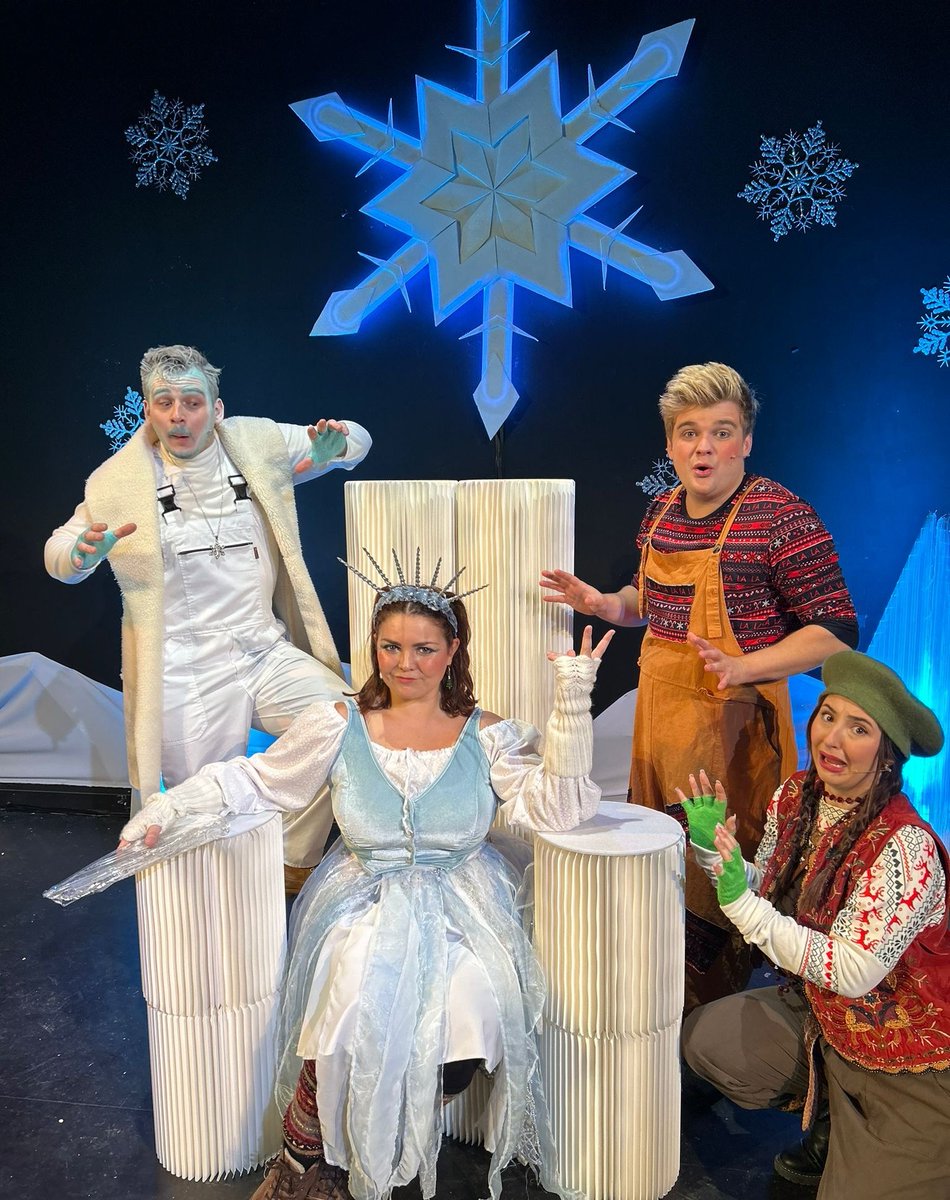 Here we goooo! Another two show day 😄💕

#TheLastSnowflake ❄️