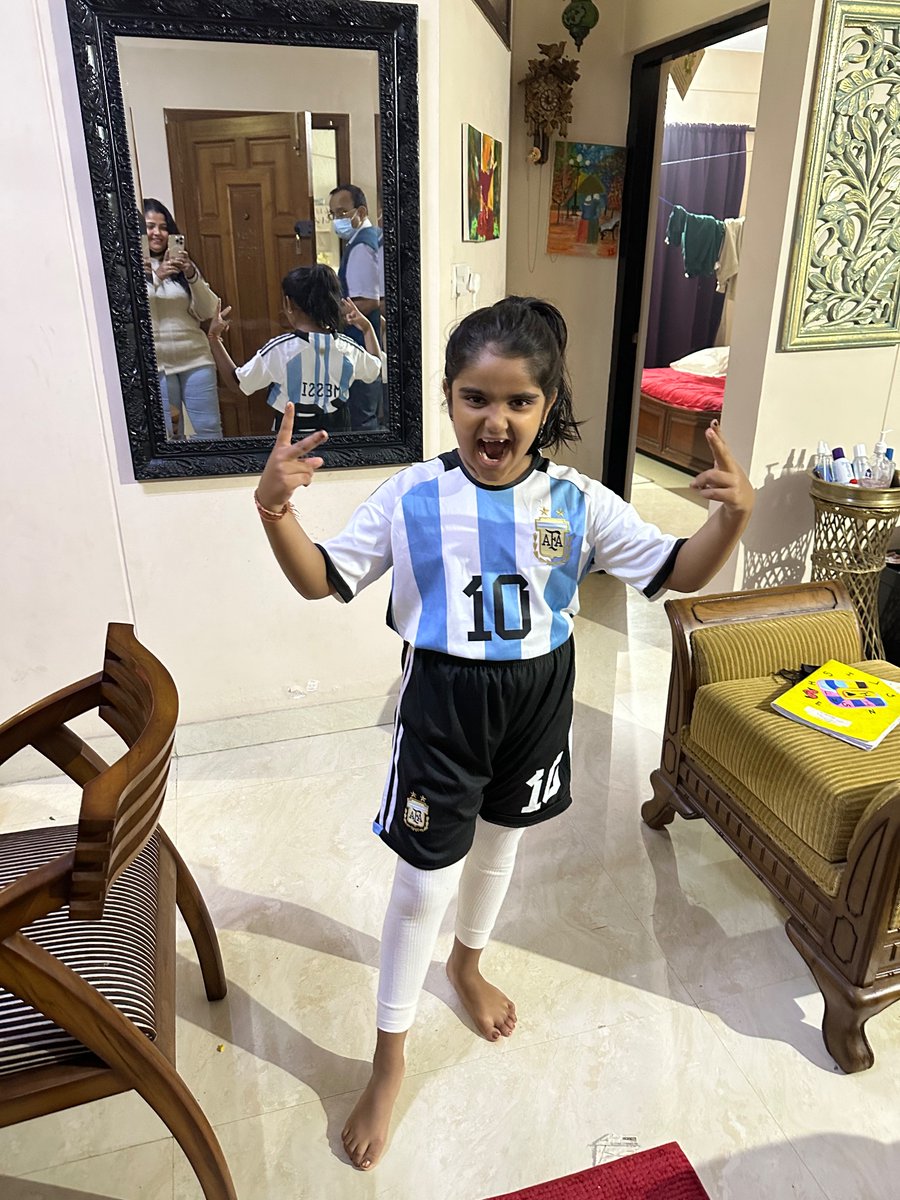 rasmik6's tweet photo. Football fever in the air!! Niharika supporting Argentina 

@TeamMessi @imessi 
@KNargish @sydneydxb @Rohinipathak30 @parizad_parakh @NishiMohan2 https://t.co/Iygs9GgGNX