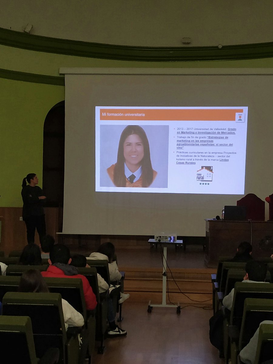 ieszorrilla's tweet photo. Gracias a la joven Paula Ramos Unceta por relatar a los alumnos de ciclos superiores del @ieszorrilla su trayectoria personal y profesional hasta llegar a ser la responsable del departamento de marketing de @KWS_Semillas
#PlanDeRecuperación #APECYL #MEFP_EMPRENDIMIENTOCYL https://t.co/Ad0EflK0CH
