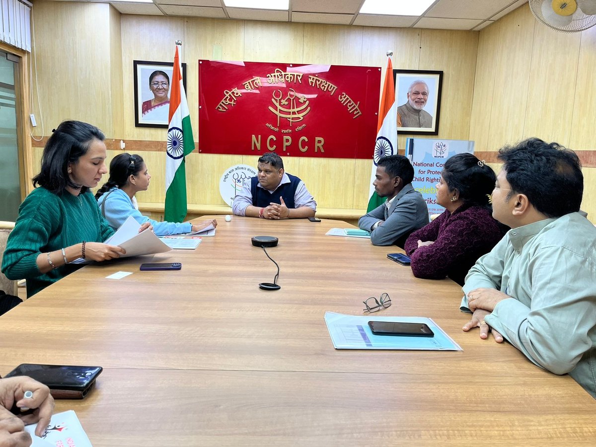 NCPCR_'s tweet photo. NCPCR Chairperson Sh. @KanoongoPriyank chaired a meeting with the delegation of the Indian Leadership Forum Against Trafficking (ILFAT) &amp; discussed the recommendations on new draft of anti-trafficking bill.
@MinistryWCD @PIBWCD https://t.co/Ov0X1LFsSu