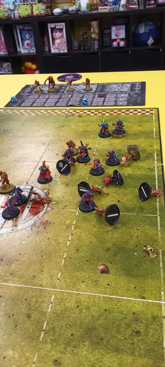 Onyersix's tweet photo. Felt bad for my opponent in #BloodBowl last night. My Dwarf team were on fire after killing his Ogre.
#InBlockWeTrust. https://t.co/YI534CS5tO