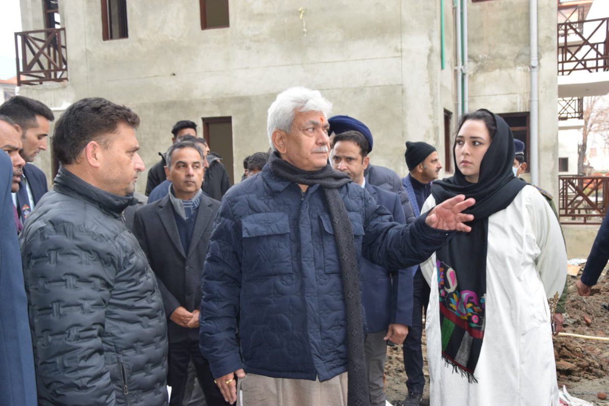 OfficeOfLGJandK's tweet photo. Site inspection of transit accommodations for PM Package employees at Baramulla and Bandipora. Ascertained the progress of the work being carried out at the two sites, and laid emphasis on timely completion of the works. https://t.co/JJrUtCNtoL