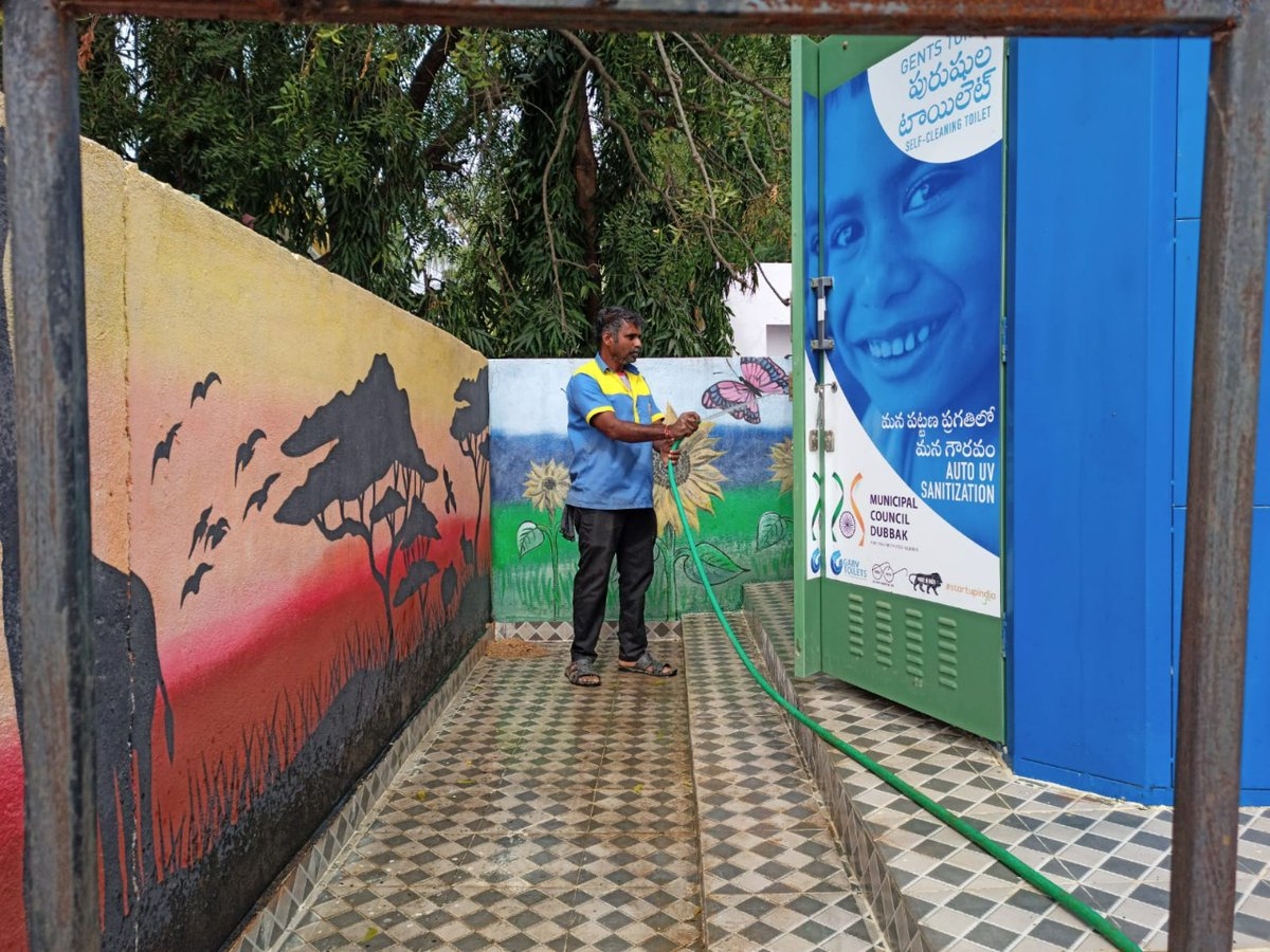 SwachhBharatGov's tweet photo. Telangana's #DubbakMunicipality has organised the Toilet 2.O campaign in a collaboration with #BharatFuelStation, radiating the colours of #HolisticCleanliness in the city &amp; motivating people to perform their duties in maintaining the Public &amp; Community Toilets

#PeopleForToilets https://t.co/yElHncfJlD