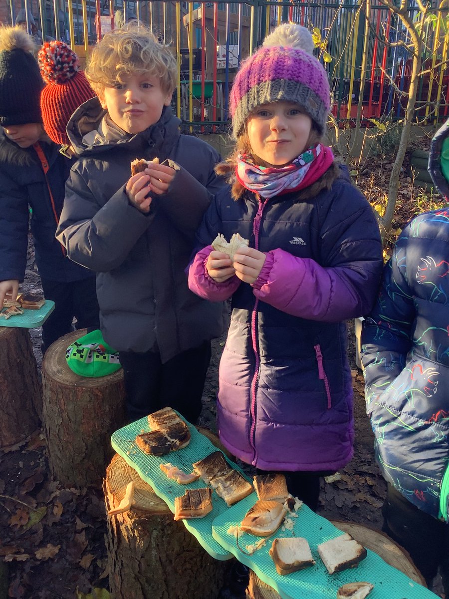 Thomas_BarnesPS's tweet image. It’s toastie time for year 2 #forestschool #outdoorlearning #the5cs 🌳