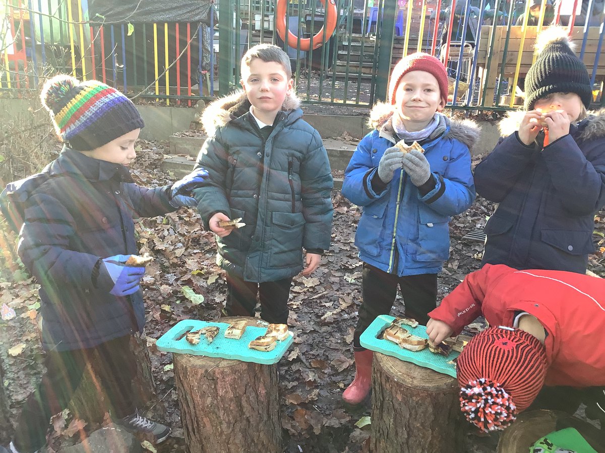 Thomas_BarnesPS's tweet image. It’s toastie time for year 2 #forestschool #outdoorlearning #the5cs 🌳