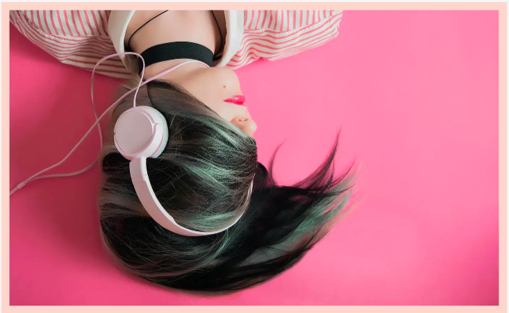 Bonjour à tous, 
Cette semaine, dans la newsletter <a href="/mediaramapod/">Mediarama</a> <a href="/LauraPironnet/">Laura Pironnet</a> a recensé les bonnes pratiques pour gagner de l'argent avec le podcast
👉Atteindre un certain seuil d’audience
👉Bien choisir ses annonceurs 
👉Développer le “host-read”
newsletter.mediarama.io/p/podcasts-com…