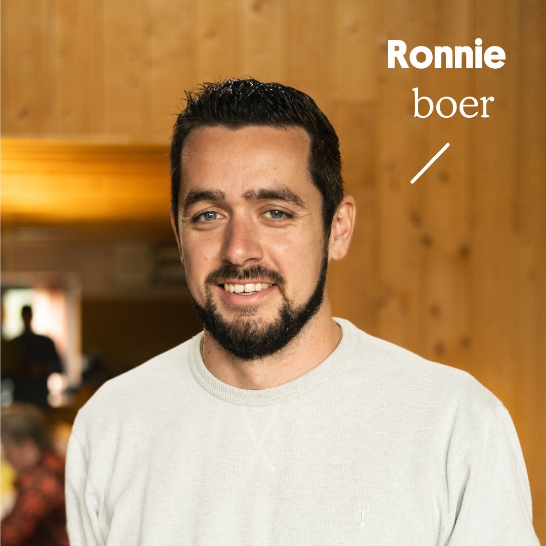Wie is Ronnie en waarom doet hij mee aan de Boerenversneller?⁠
Boerderij als spil van de omgeving. ‘Wie wil ik bedienen?’⁠

👉️ Meer weten over Ronnie of met hem in contact komen? Klik op de link in bio.⁠