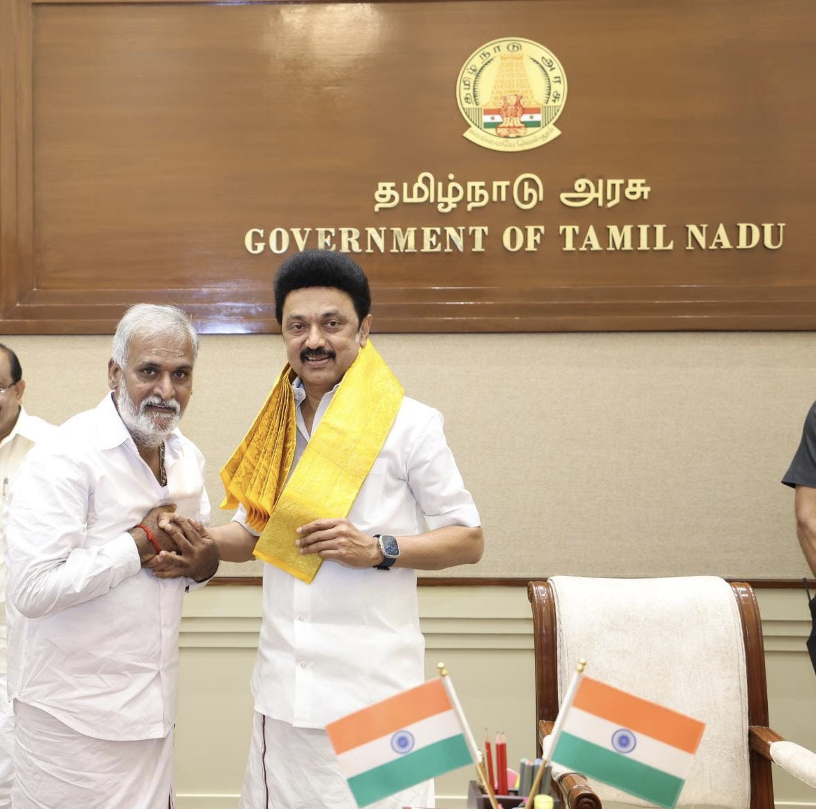 PKSekarbabu's tweet photo. என் உயிரினும் மேலான அன்பு தலைவரே! 

என் ஆருயிர் தலைவர் மொழிகேட்டு நடப்பேன்!

என் ஆயுள் உள்ளவரை அவர் பணிசெய்து
கிடப்பேன்!

நன்றி என்பது வெறும் வார்த்த���!

உங்கள் வழி நடப்பது என் வாழ்க்கை! 
@mkstalin @arivalayam https://t.co/mIqVLLV3L7