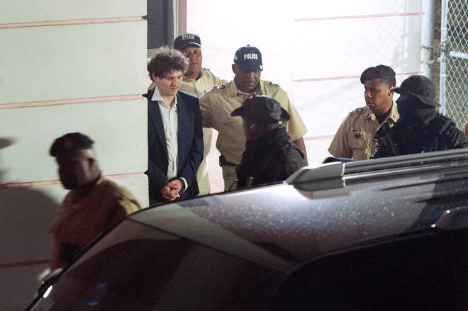 alanzshee's tweet image. The guy is always looking like a unkept slob and the day he gets arrested has a suit on. I just find that very odd... #SBF #FTX #ARRESTED #WEARINGASUIT?!