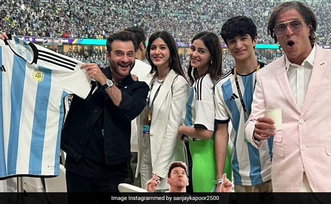 Shanaya Kapoor, Ananya Are In Qatar For The Obvious - FIFA World Cup: Sanjay Kapoor has shared a video of him cheering at the match dlvr.it/SfL7Rx