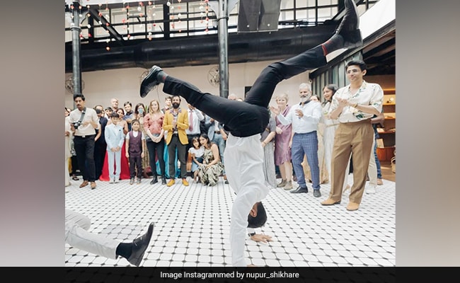 At His Engagement To Ira Khan, Nupur Took The Opportunity To Do This: "Not so tuxedo-ish," Nupur Shikhare wrote dlvr.it/SfL7Sz