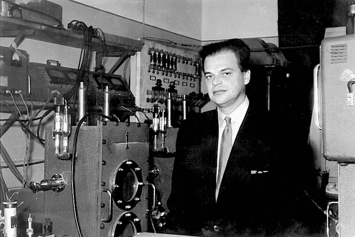 EmbassyofRussia's tweet photo. #OTD in 1922,1⃣0⃣0⃣years ago, prominent Soviet and Russian physician, Nobel Prize Winner 1964, Nikolai Basov was born. His scientific research laid the foundation for creation of laser. He constructed world’s first iodine, hydrogen fluoride & excimer lasers #RussianScience https://t.co/yOmJbEThz0