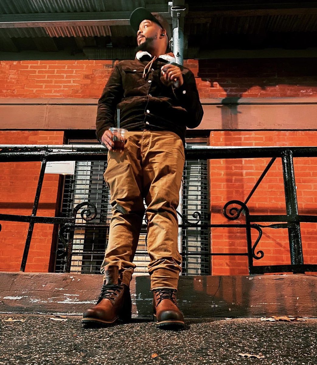 Bedstuybezo's tweet photo. #BedstuyBezo #MrRegularshit #slicy #allBrown #earthtones #flyBoy #LenoxAvenue #Harlem #uptown https://t.co/Wzlmc9aB9g