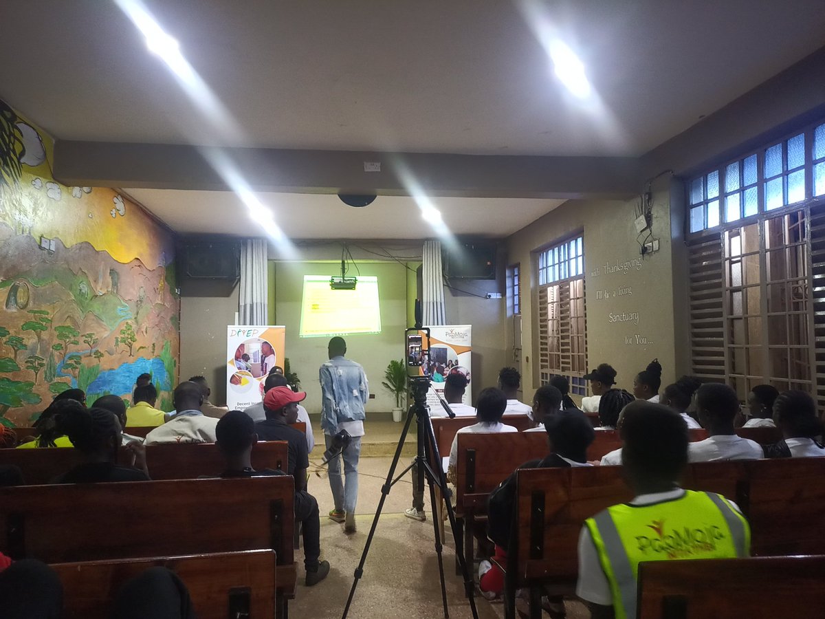 douglasmzelo's tweet photo. Congrats for the #DIYEP graduates. @PaaMoja for the for the incredible work I'm ensuring that #youths from #Mathare earn a decent and sustainable livelihood. 

@TitusKuria_ @masaka_wilson @oasismathare @Movethe92 @mwixm https://t.co/jU44ykdSsB
